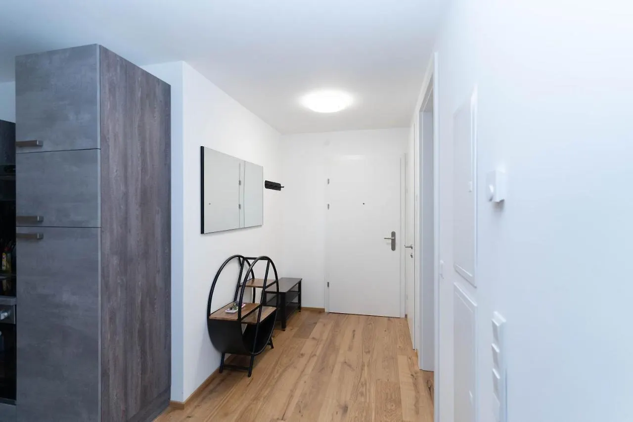 Luxurious Apartment With Big Balcony Near City Center Вена