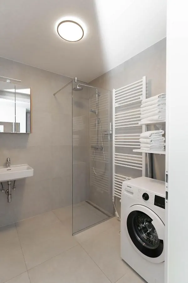 Luxurious Apartment With Big Balcony Near City Center Вена Австрия